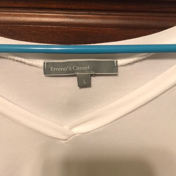 5/$30 White Long-Sleeve V-Neck Tee - Picture 2 of 2